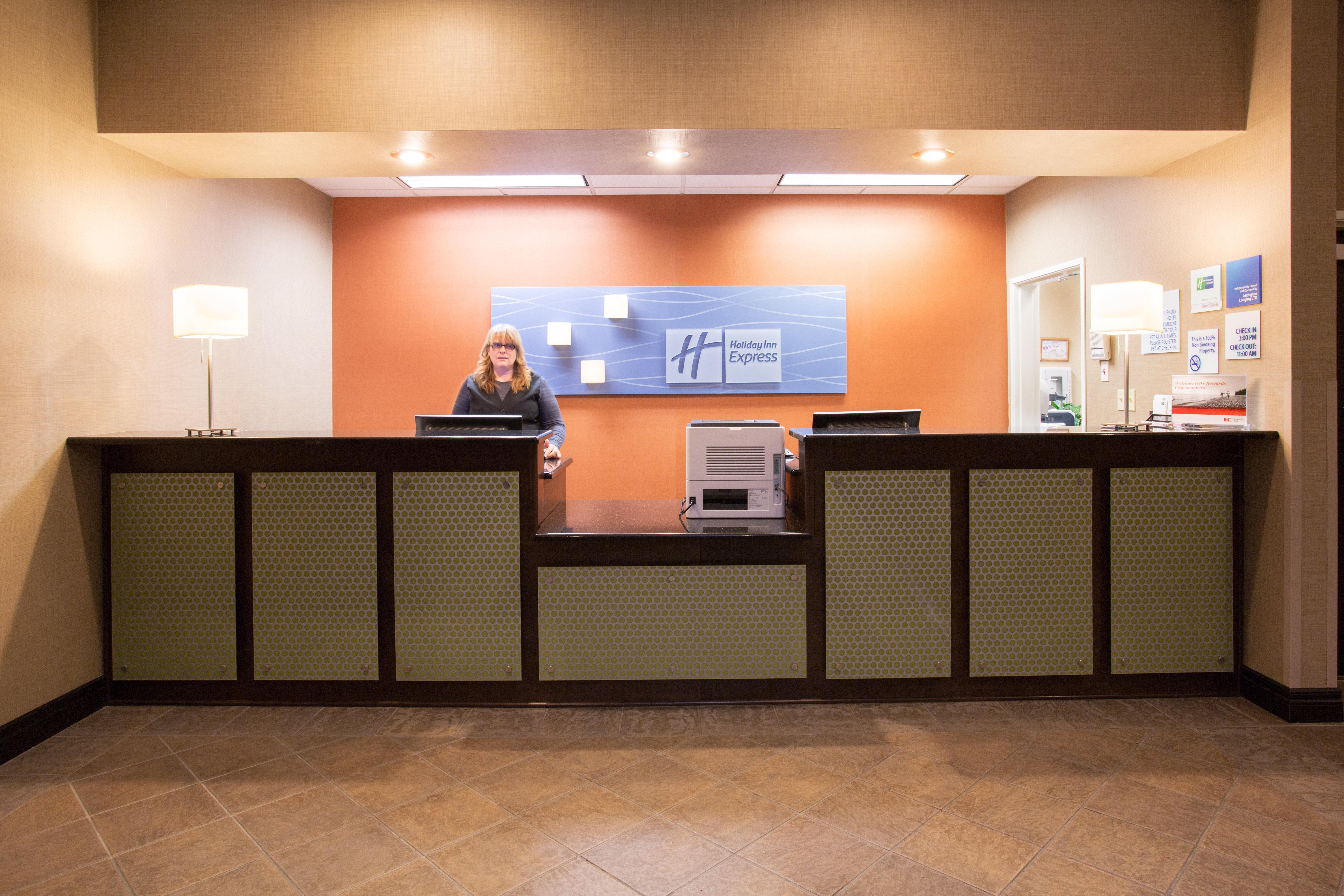 Holiday Inn Express Hotel & Suites Lexington By Ihg Exteriör bild